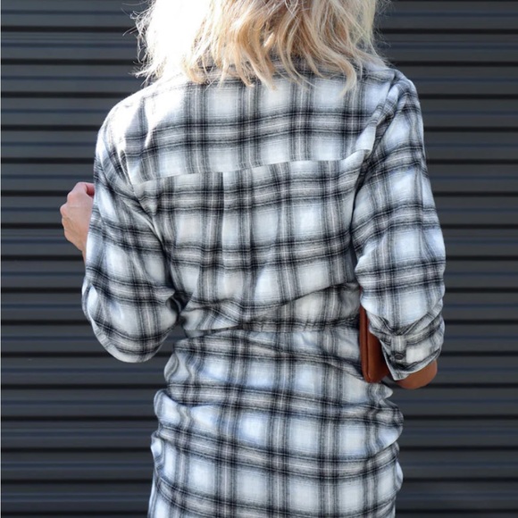 VICI boutique - BNWT plaid button down wrap dress. - Picture 6 of 6